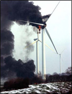 photo d'une éolienne qui brule